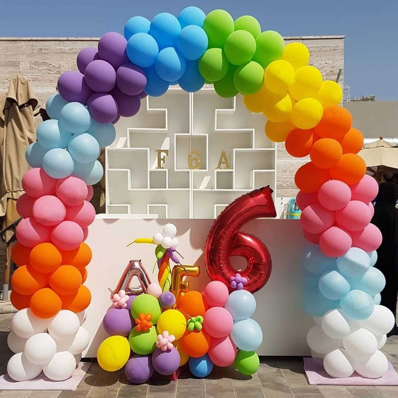 Guirlande de ballons arc-en-ciel